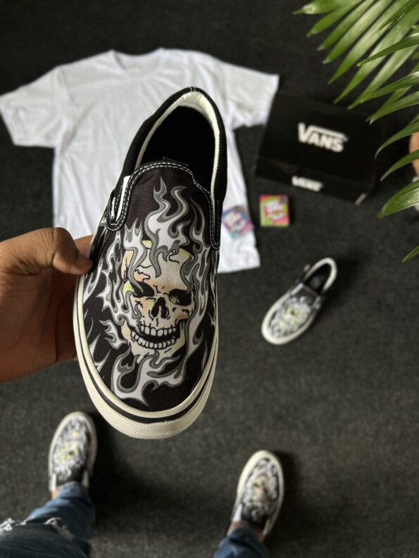 Slip On Skull Flame " liquidación con obsequio de una camiseta vans"