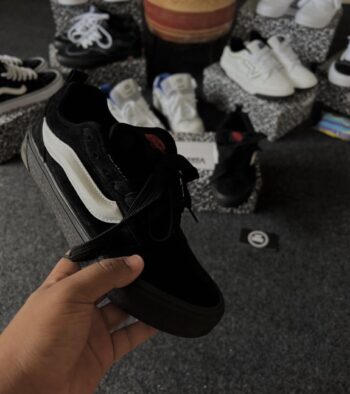 Knu vault black outt