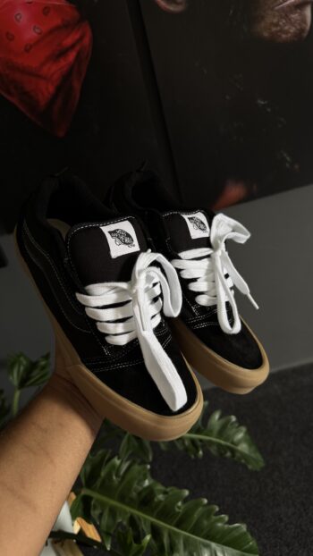 Knu x vault gum black